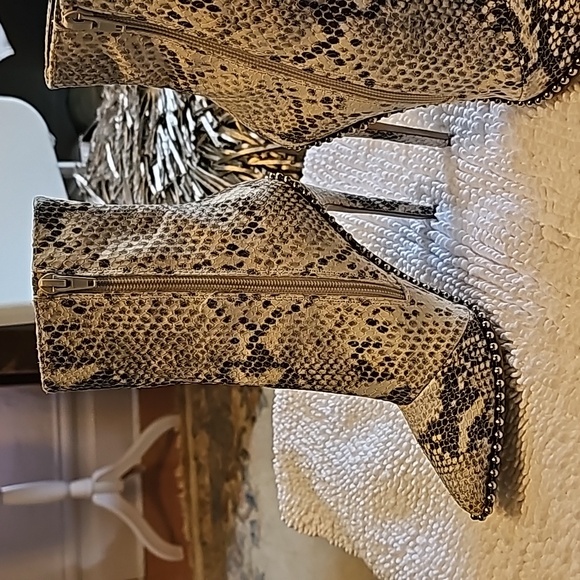 Steve Madden - Picture 2 of 8